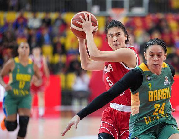 球球大作战直播-中国女篮加时险胜巴西！王思雨砍21分张子宇也建功